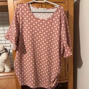 Bobbie Brooks Pink Geometric Short Sleeve Top